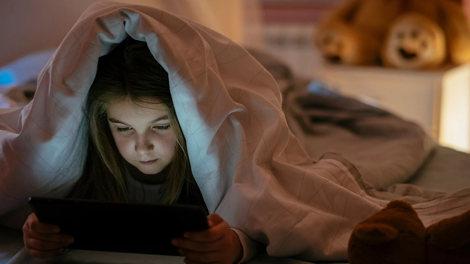 Román Belmonte, Professor and Biologist: “Screens are stealing our sleep, with 12-year-olds going to bed at 1 am”